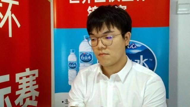他强调，衍生品开发的核心在于IP内容的再创造和再创新，需要符合当下青年消费的情绪价值，“电影本身是万物互联的，只要电影里出现的东西，都可以助推经济生活，赋能生活的方方面面”。